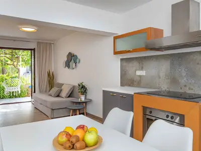 Ferienwohnung für 4 Personen (60 m²) in Njivice 1/10