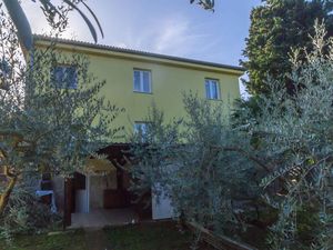 23781048-Ferienwohnung-3-Njivice-300x225-4