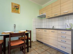 23535167-Ferienwohnung-3-Njivice-300x225-1