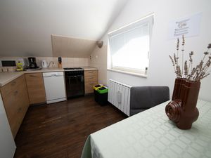 23535182-Ferienwohnung-4-Njivice-300x225-4