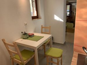 23535160-Ferienwohnung-2-Njivice-300x225-3