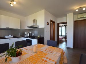 23519817-Ferienwohnung-6-Njivice-300x225-4