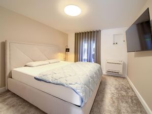 23467029-Ferienwohnung-4-Njivice-300x225-2