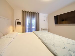 23467029-Ferienwohnung-4-Njivice-300x225-3