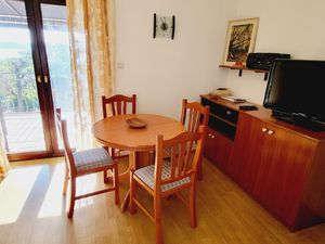 22920491-Ferienwohnung-2-Njivice-300x225-5