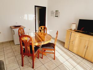 23535212-Ferienwohnung-2-Njivice-300x225-5