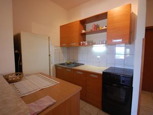 23535193-Ferienwohnung-5-Njivice-300x225-2