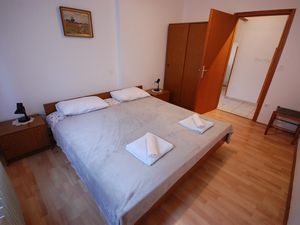 23535193-Ferienwohnung-5-Njivice-300x225-3