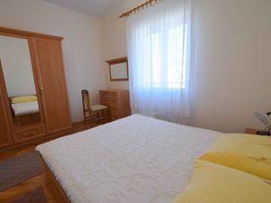 23776400-Ferienwohnung-2-Njivice-300x225-5