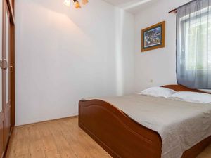 23777686-Ferienwohnung-5-Njivice-300x225-5