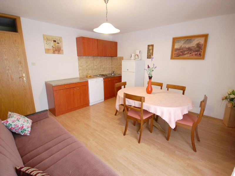 22920359-Ferienwohnung-4-Njivice-800x600-2