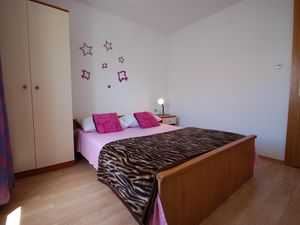 22920659-Ferienwohnung-4-Njivice-300x225-5