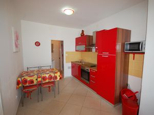 23535144-Ferienwohnung-4-Njivice-300x225-5