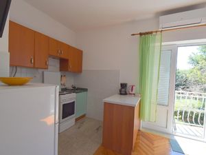 22242767-Ferienwohnung-2-Njivice-300x225-1