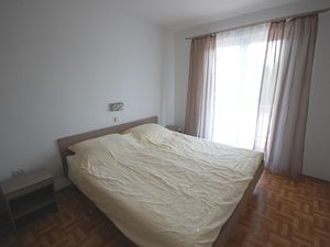 23535163-Ferienwohnung-5-Njivice-300x225-3