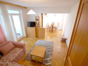 22920955-Ferienwohnung-4-Njivice-300x225-4