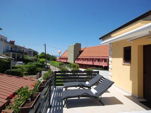 22921439-Ferienwohnung-4-Njivice-300x225-5