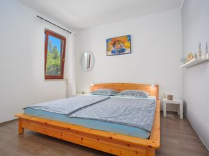 23556400-Ferienwohnung-5-Njivice-300x225-5