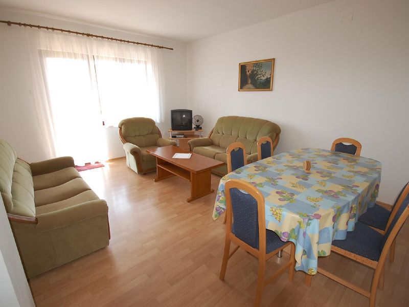 22921763-Ferienwohnung-4-Njivice-800x600-0