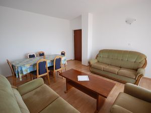 22921763-Ferienwohnung-4-Njivice-300x225-2