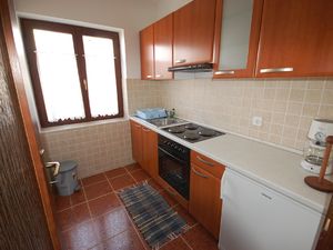 22921763-Ferienwohnung-4-Njivice-300x225-3