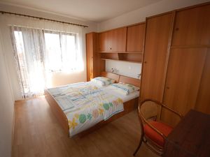 22921763-Ferienwohnung-4-Njivice-300x225-4