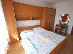 22921763-Ferienwohnung-4-Njivice-300x225-5