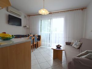 22308947-Ferienwohnung-4-Njivice-300x225-1