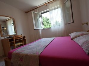 22308947-Ferienwohnung-4-Njivice-300x225-4