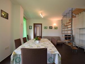 23520028-Ferienwohnung-6-Njivice-300x225-4