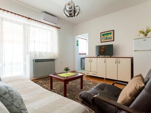 23535184-Ferienwohnung-4-Njivice-300x225-5