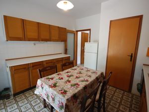 22922409-Ferienwohnung-5-Njivice-300x225-2