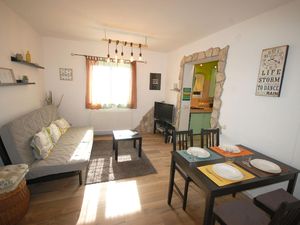 22922437-Ferienwohnung-3-Njivice-300x225-0