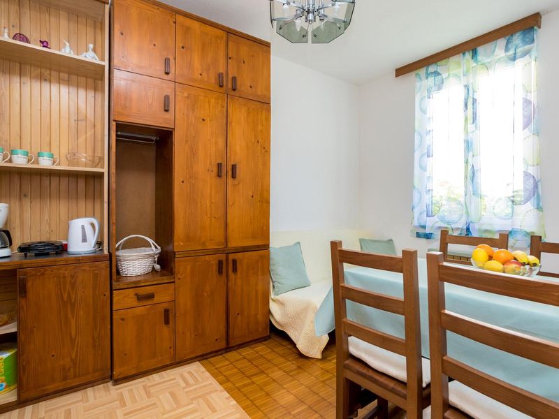 22922459-Ferienwohnung-4-Njivice-800x600-0