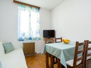 22922459-Ferienwohnung-4-Njivice-300x225-1