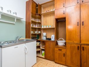 22922459-Ferienwohnung-4-Njivice-300x225-5