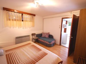 23535198-Ferienwohnung-2-Njivice-300x225-4