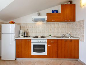 22922739-Ferienwohnung-6-Njivice-300x225-1