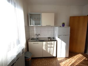 23535173-Ferienwohnung-4-Njivice-300x225-3