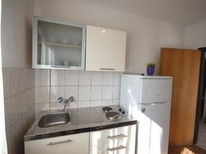 23535173-Ferienwohnung-4-Njivice-300x225-4