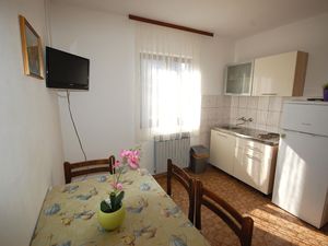 23535173-Ferienwohnung-4-Njivice-300x225-5