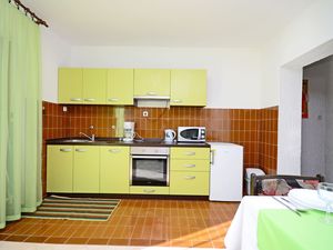 23940066-Ferienwohnung-5-Njivice-300x225-2