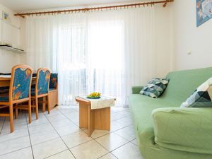 23571782-Ferienwohnung-4-Njivice-300x225-2