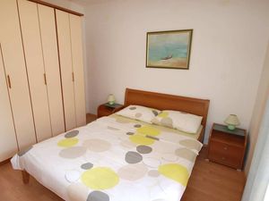 23918335-Ferienwohnung-4-Njivice-300x225-5