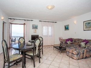 21749113-Ferienwohnung-7-Njivice-300x225-3