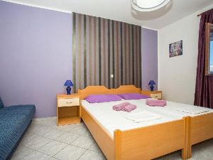 21749111-Ferienwohnung-7-Njivice-300x225-4