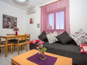 21749111-Ferienwohnung-7-Njivice-300x225-3