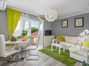 22348115-Ferienwohnung-4-Njivice-300x225-5