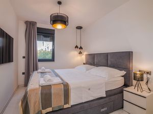 23973694-Ferienwohnung-4-Njivice-300x225-3