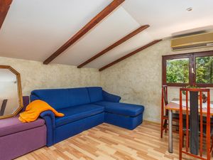 23732822-Ferienwohnung-2-Njivice-300x225-3